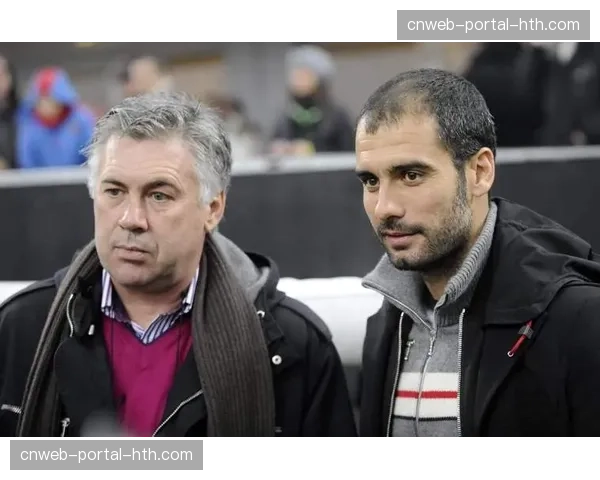 现场镜头捕捉：看台上，瓜迪奥拉与安切洛蒂赛前微笑拥抱